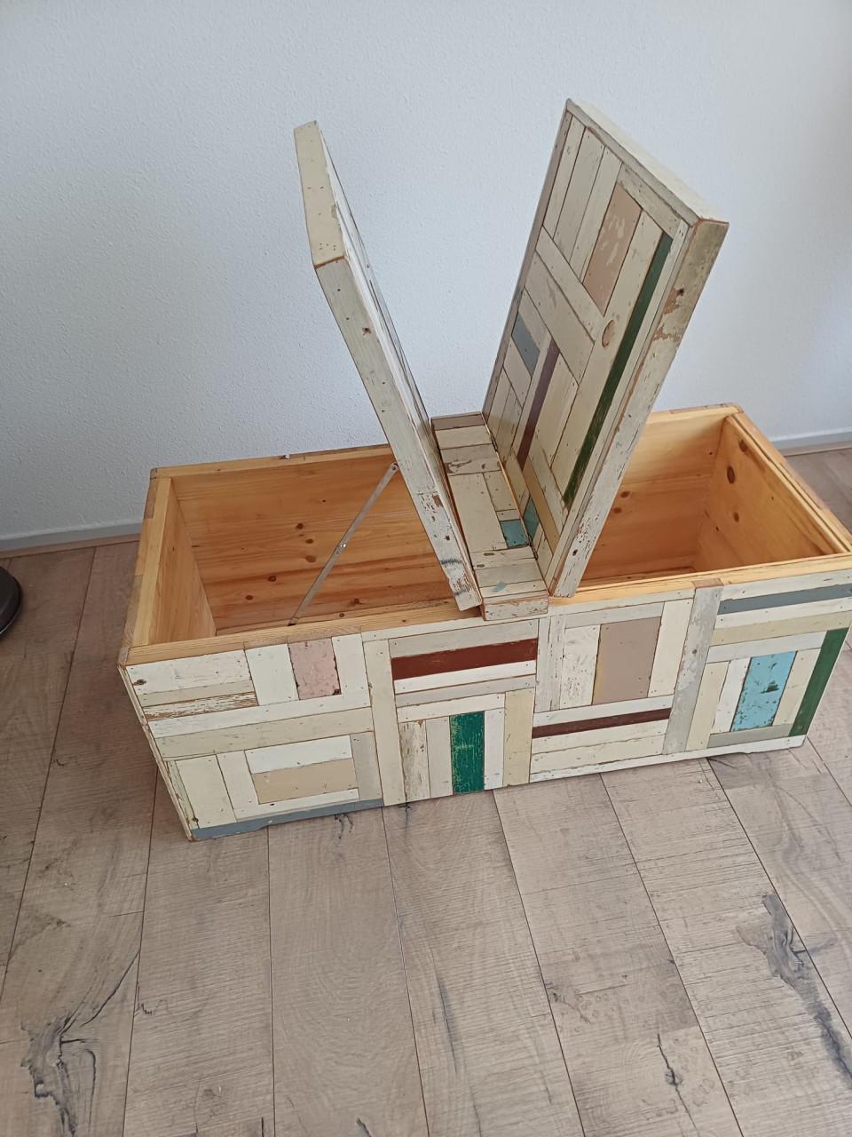 Salontafel / Opbergkist van sloophout