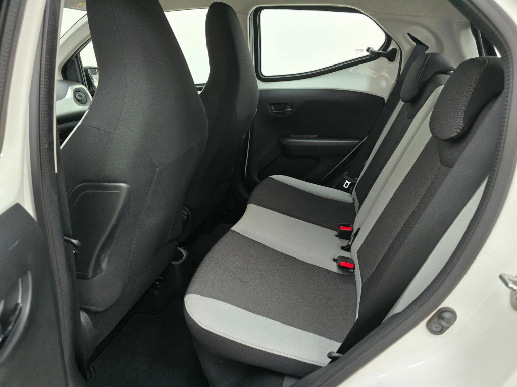 Toyota Aygo occasion met parkeercamera en weinig km | tweedehands toyota ay