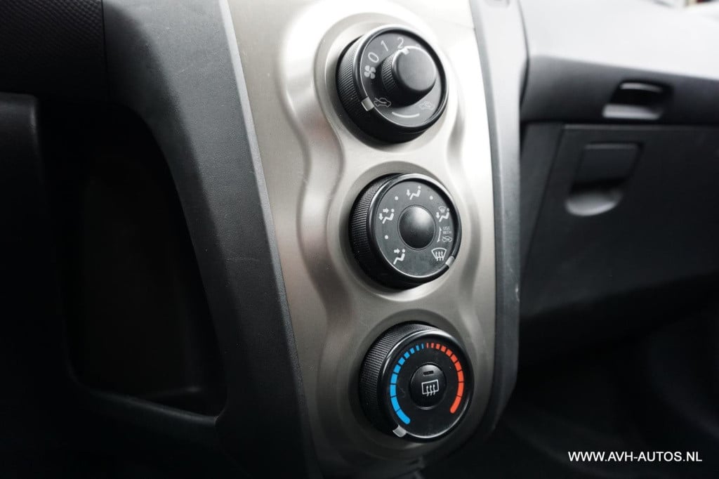 Toyota Yaris 1.0 vvti acces