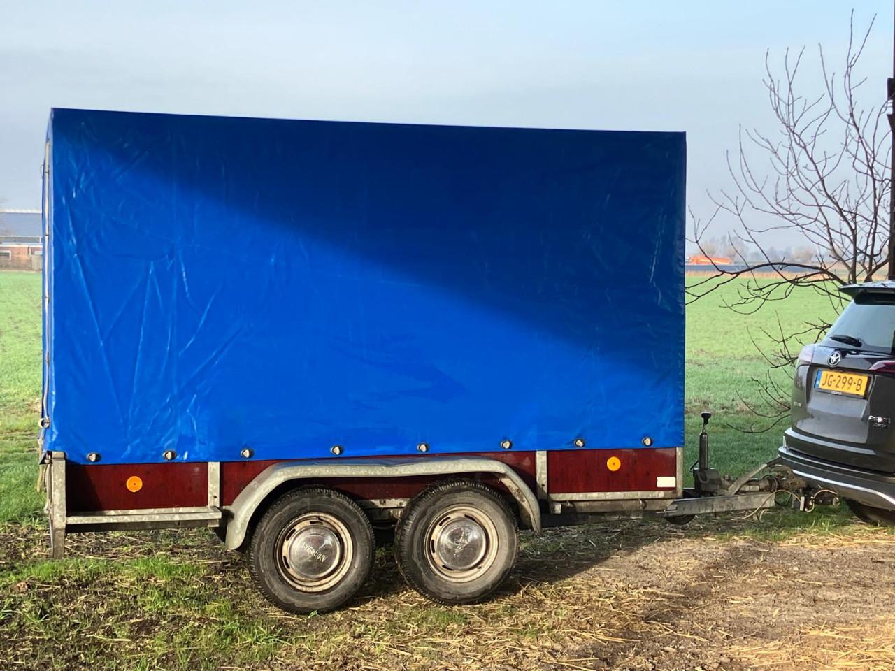 Aanhangwagen met huif - kar - tandemasser