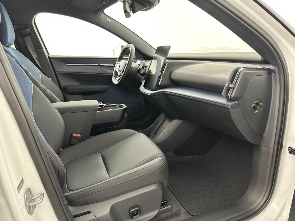 Volvo Ex30 plus europa black edition