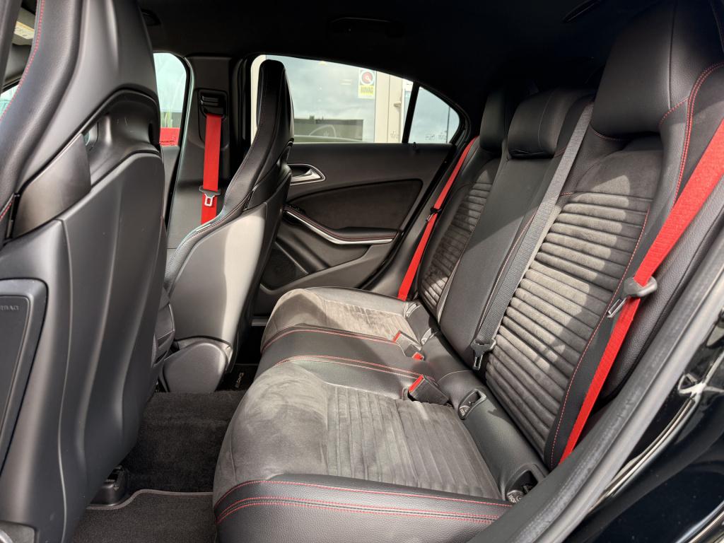 Mercedes-Benz A-Klasse amg 45 4matic | stoelverwarming | kuipstoelen | acht