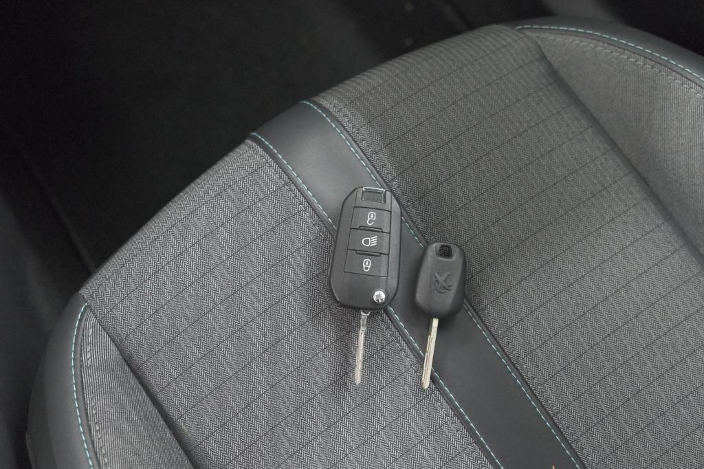 Peugeot 2008 puretech 130 eat8 allure | camera | navigatie | parkeersensore