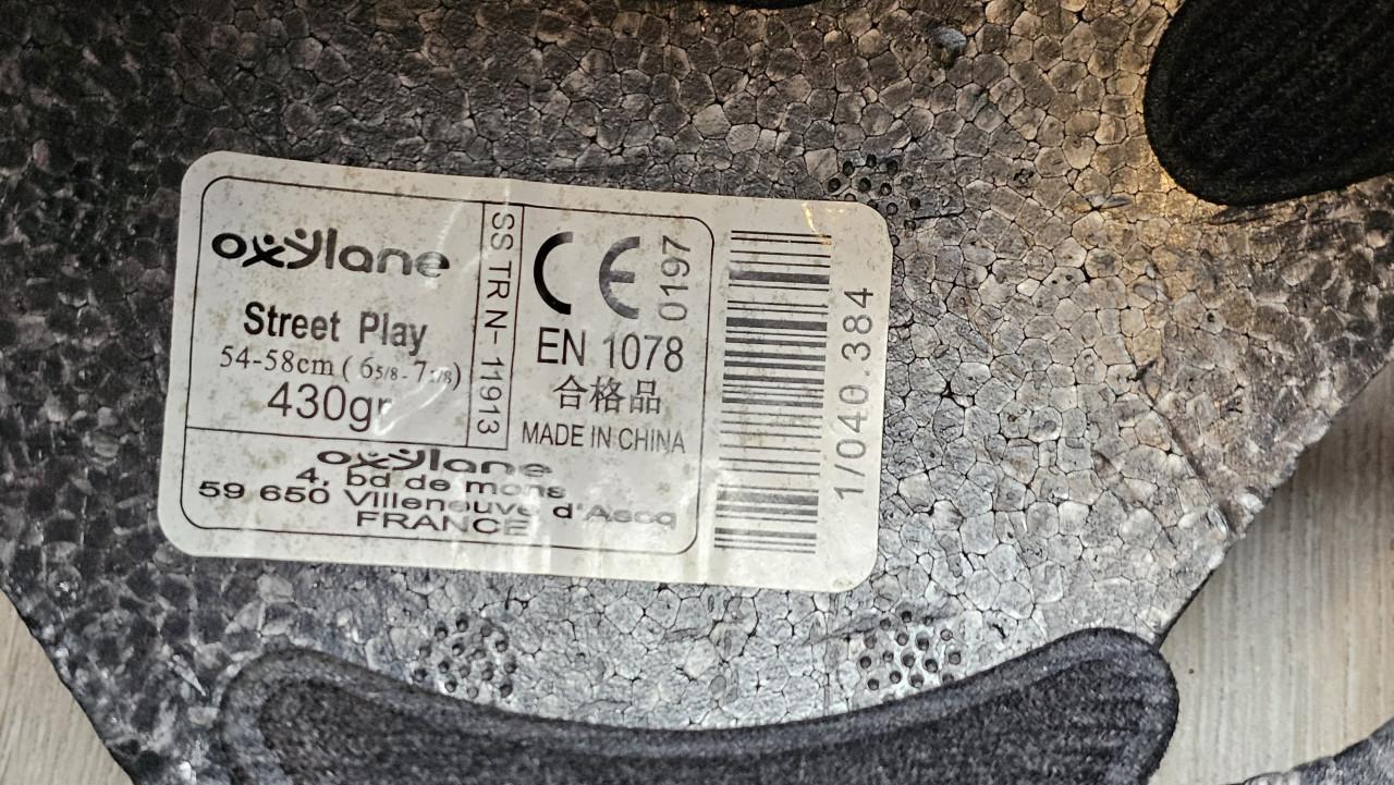 Skatehelm en kniebeschermers