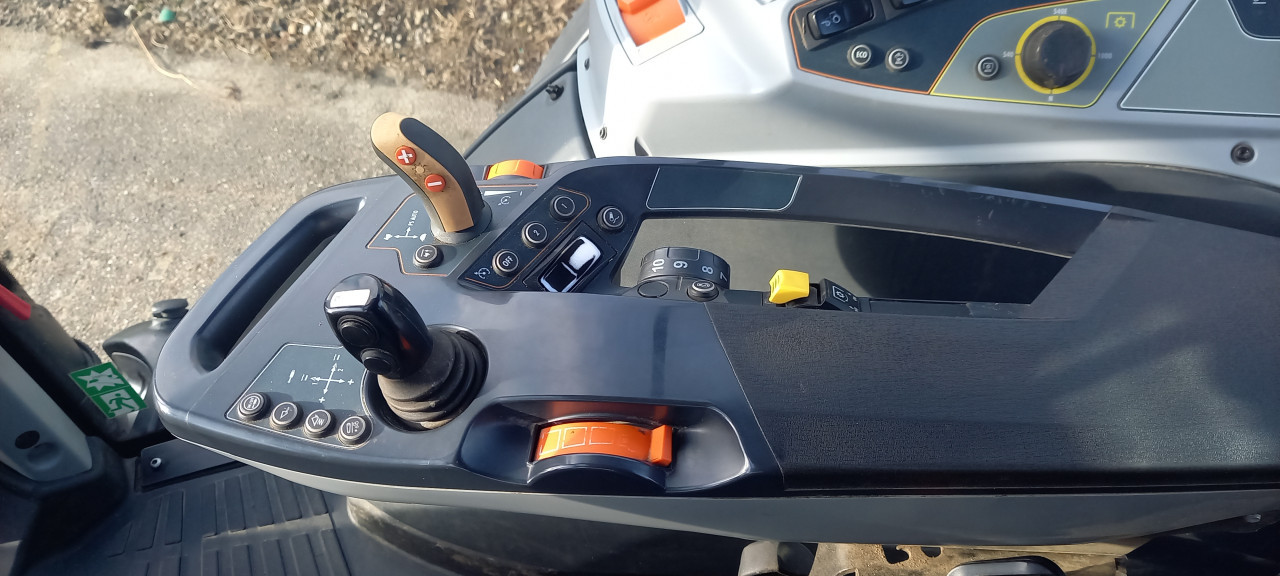 Valtra N114