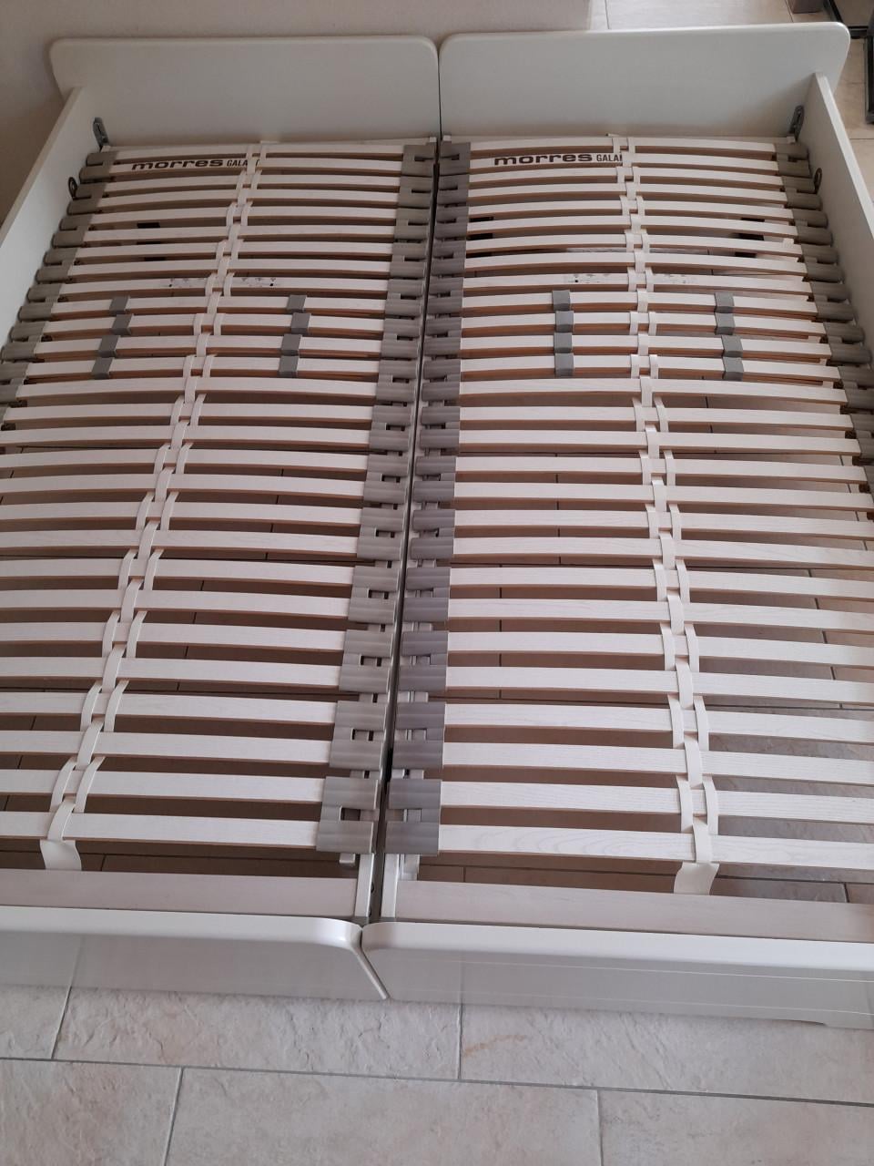 2 x 90 x 200  Deelbaar bed (in goede nette staat )