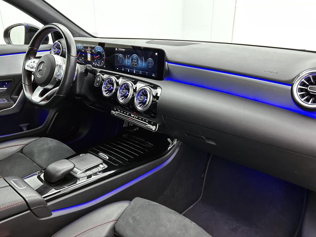 Mercedes-Benz A-Klasse 180 business solution amg | panoramadak | sfeerverli