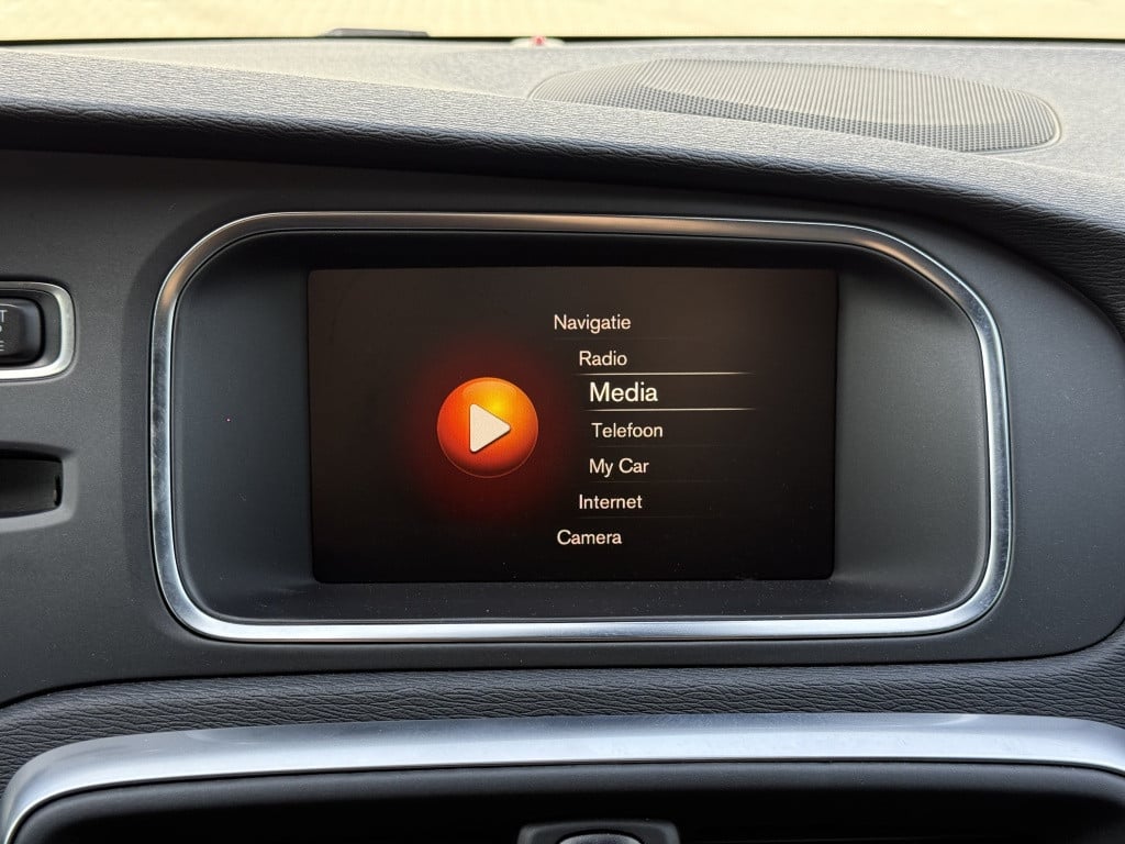 Volvo V40 t3 153pk aut6 polar+ sport| panodak| camera| trekhaak| keyless|