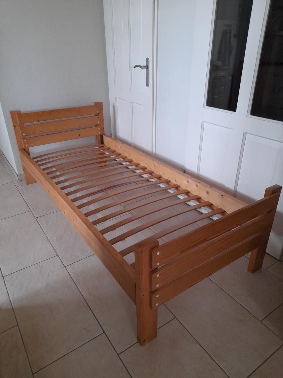 Massief houten bed 80 x 200 (in goede staat)