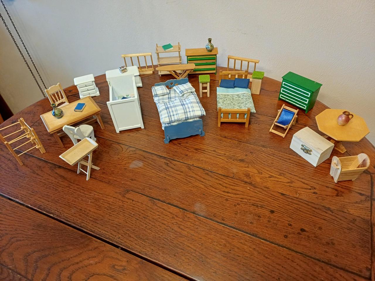 Poppenhuis  &  Aller hande Vogelhuisjes  [ zie  foto's  ]
