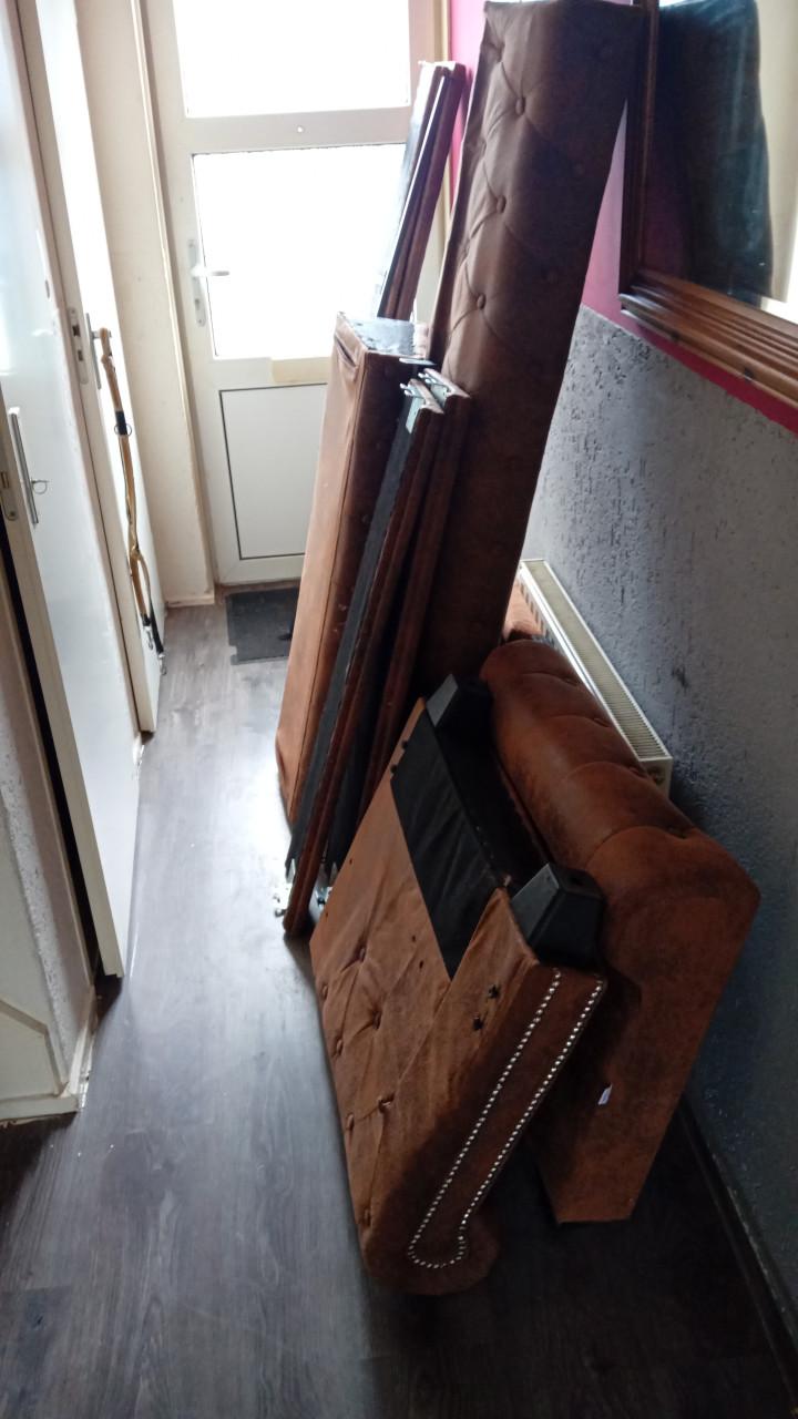 Laatste kans ophalen GRATIS Chesterfield (look) hoekbank 6-zits