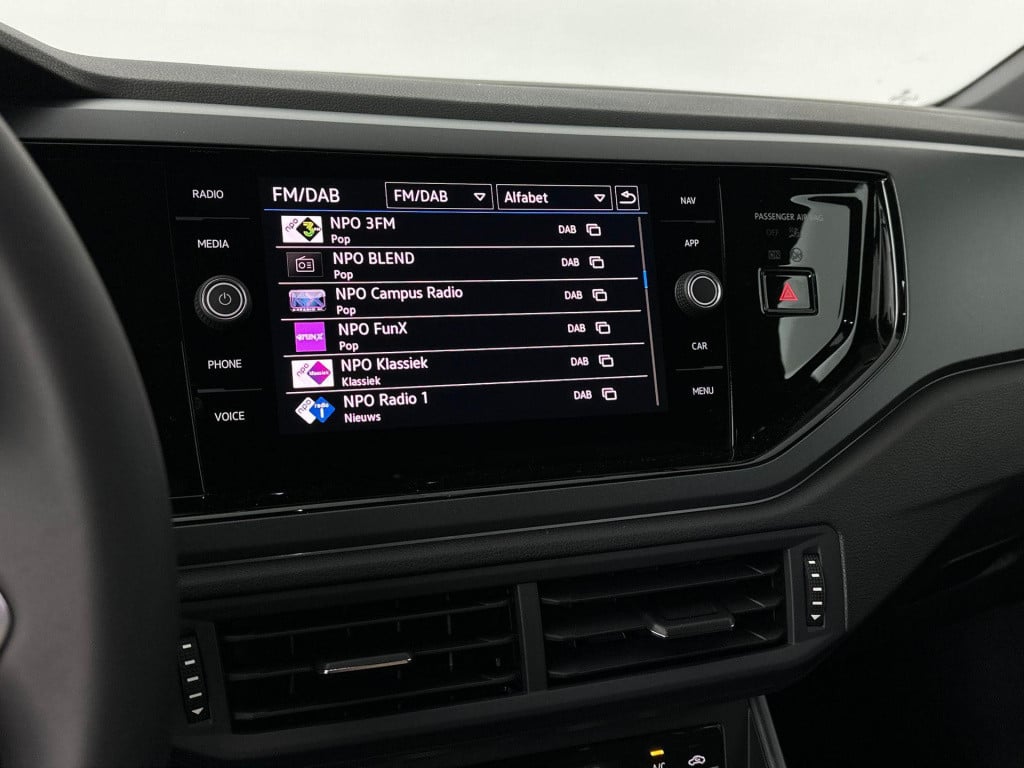 Volkswagen Polo r-line edition 1.0 tsi 70 kw / 95 pk hatchback 7 v