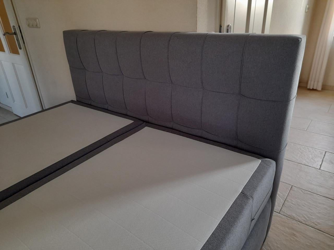 Boxspring 160 x 200  (in goede nette staat )