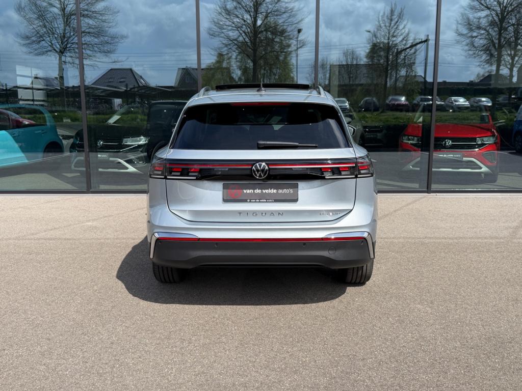 Volkswagen Tiguan 1.5 ehybrid elegance 204pk | panoramadak | trekhaak | 20"