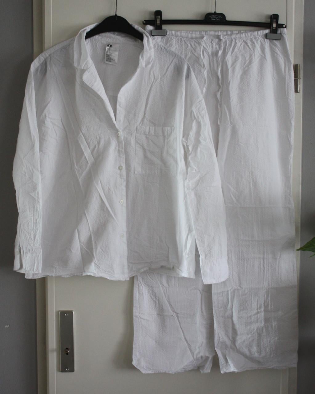 Wit pak met blouse en broek maat m