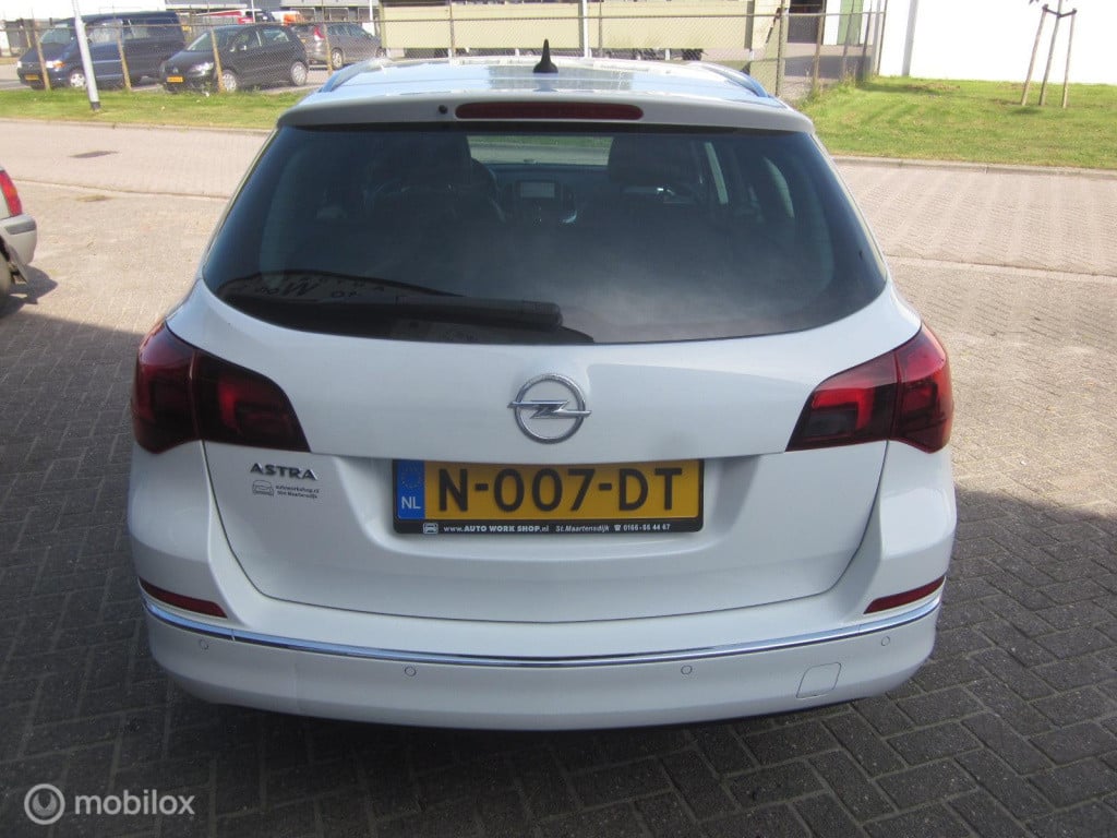 Opel Astra sports tourer 1.6 station edition/airco/cruise/lm velgen