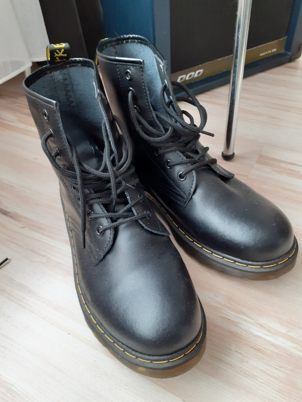 Hoge zwarte schoenen