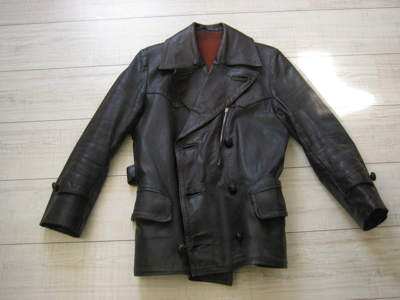 Vintage leren motorjas van rond 1950