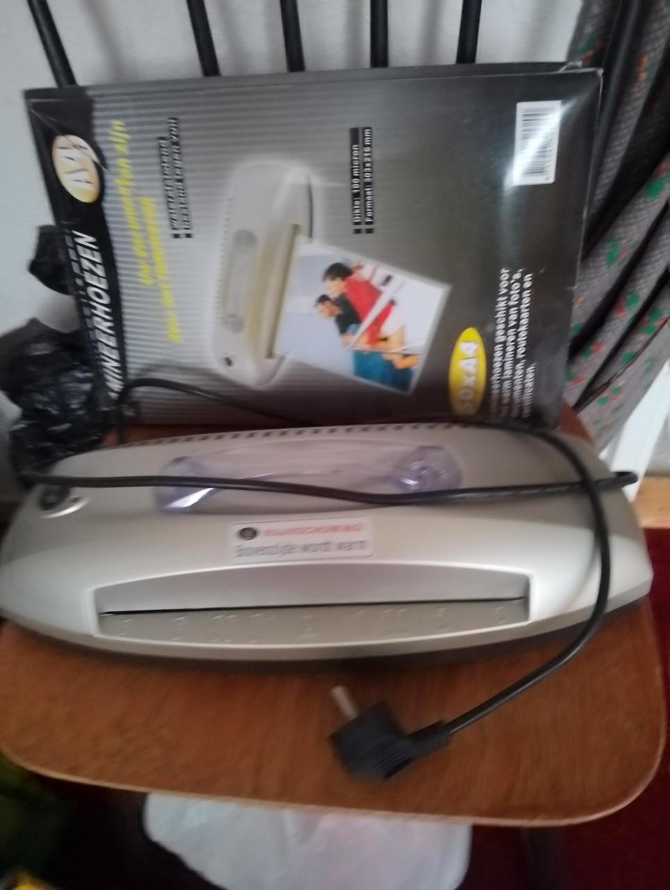 Lamineer-apparaat-met 2 pakken folie