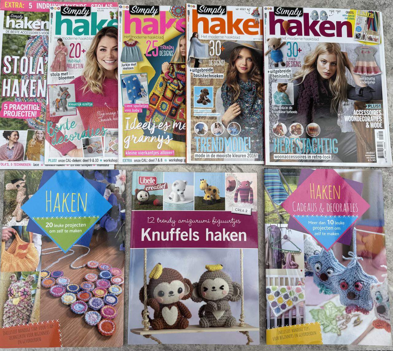 3 Nieuwstaat Haakboek/ 5 Simply haken. zgan.