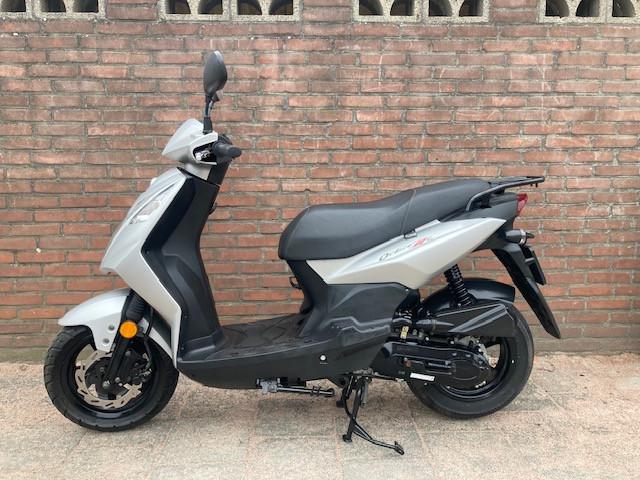 ZEER MOOIE SYM ORBIT II 4 TAKT SNOR SCOOTER EURO4 BOUWJAAR 2021