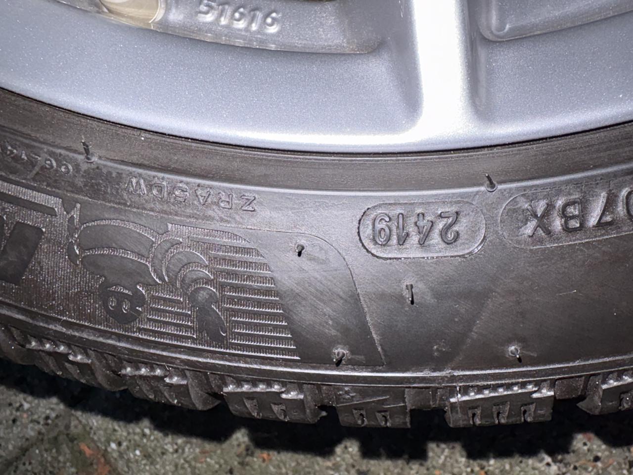 WINTERBANDEN 6mm 225-45-17 op BORBET VELG  5x114.3  in  NIEUWSTAAT  !