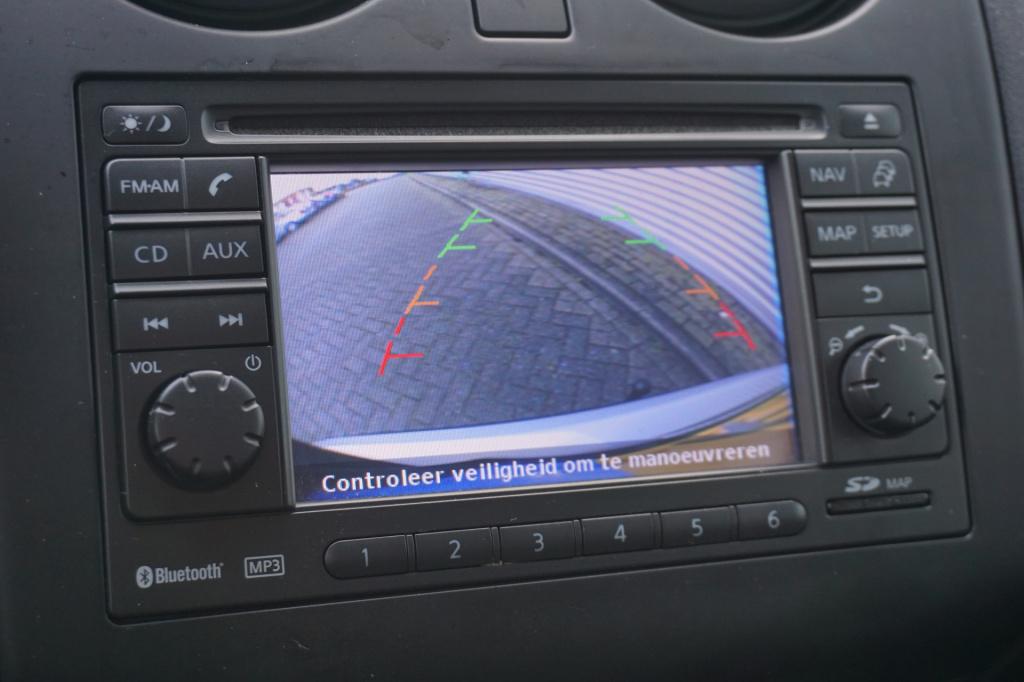 Nissan Qashqai 1.6 connect edition climate / navi / cruise / camera / pano 