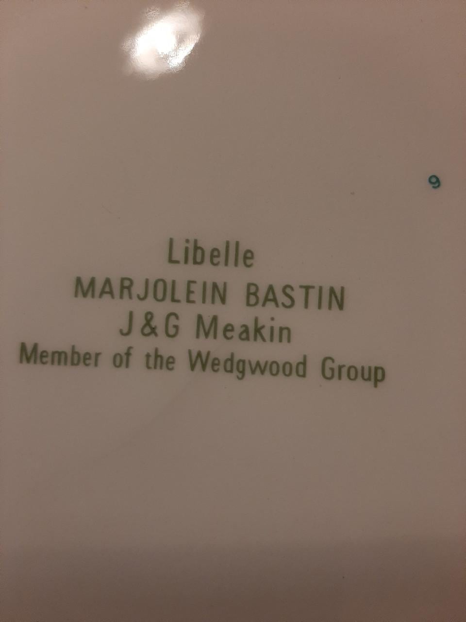 MARJOLEIN BASTIN , LIBELLE  - THEEPOT MET DEKSEL