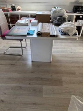 Witte vierkante tafel
