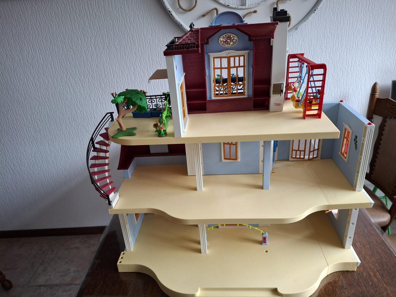 Herenhuis van playmobil niet compleet helaas