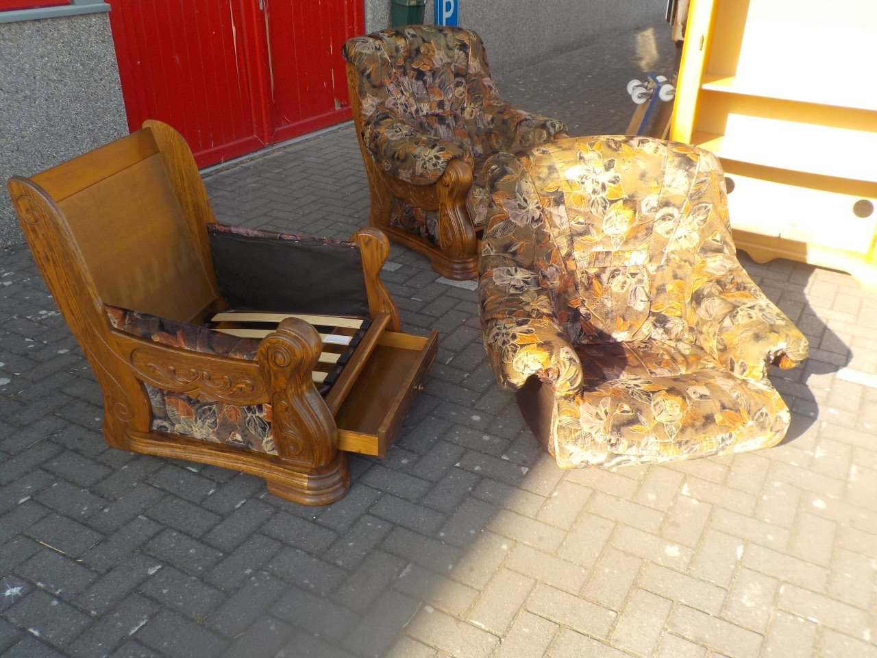 2 mooie kwaliteit kuipfauteuil in zeer goede staat met lade.