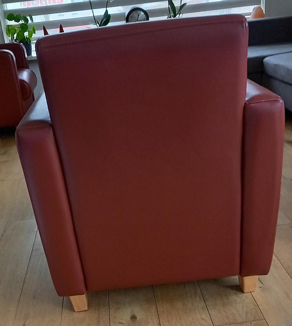Te Koop: 2 Leren Fauteuils Donkerrood