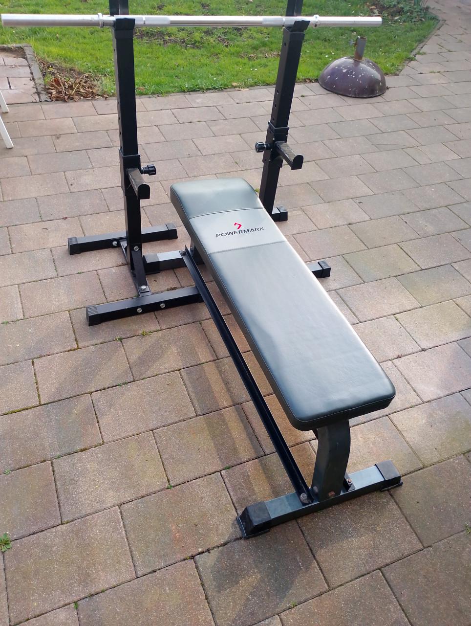 Fitness bank met haltersteunen