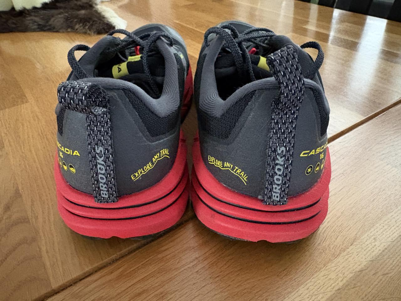 Trailschoenen Brooks Cascadia 16  Maat 44,5