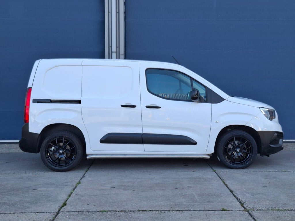 Opel Combo 1.5d l1h1 edition airco / cruise controle / navi / euro 6