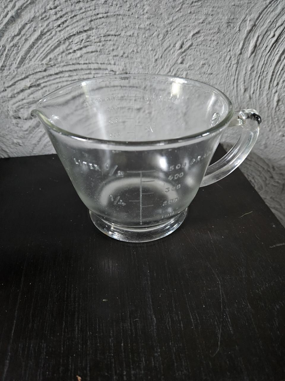 Jaren 50 mooie complete handmixer met glazen maatbeker