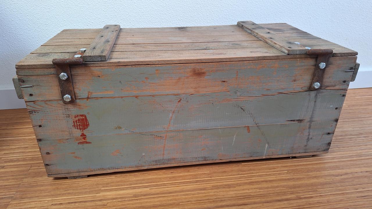 Oude houten opbergkist