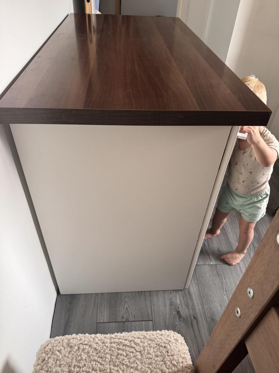 Ledikant en commode