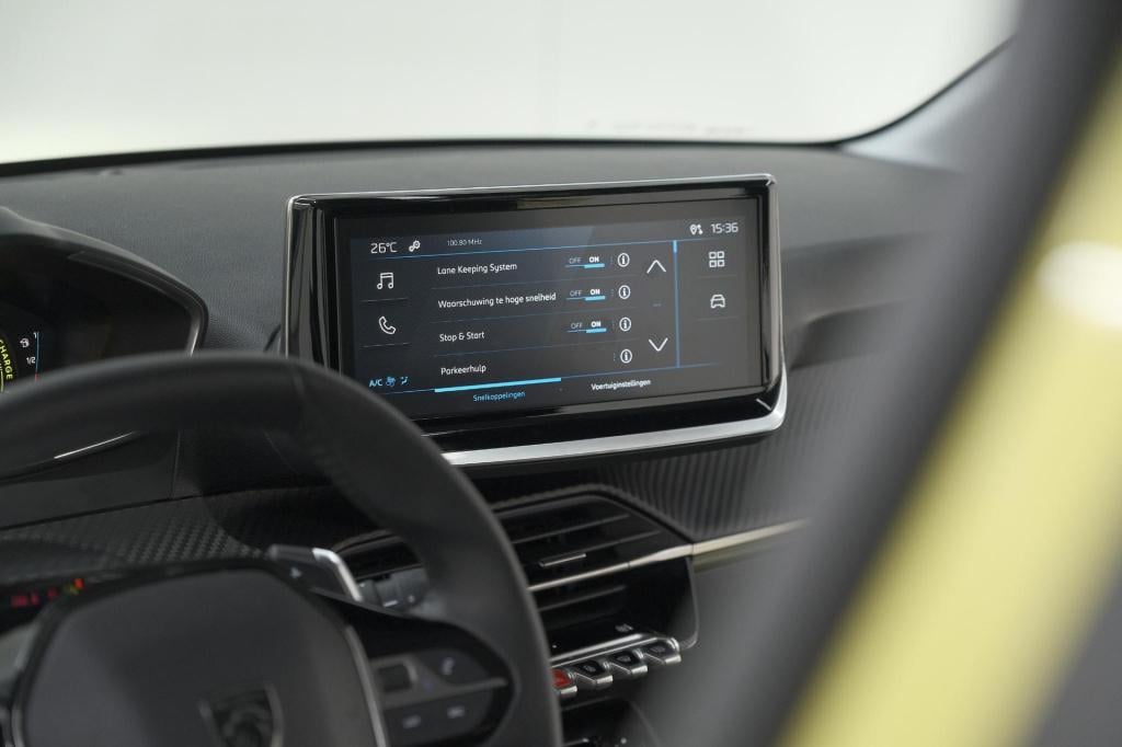 Peugeot 208 1.2 hybrid 110 e-dcs6 style | parkeersensoren | apple carplay |