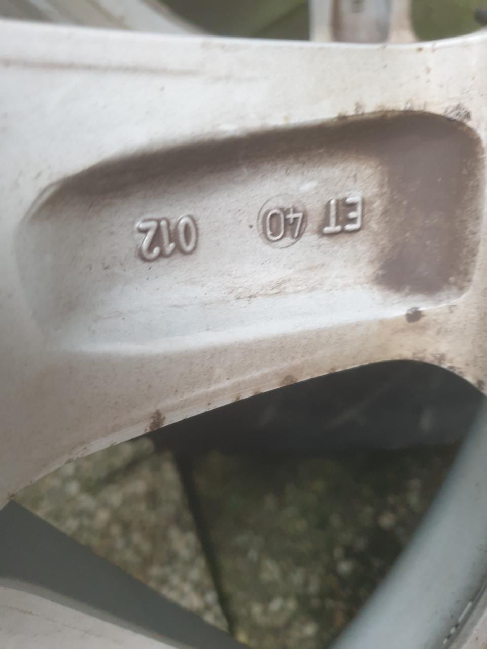 Velgen met winterbanden 215/65R16 voor golf enz