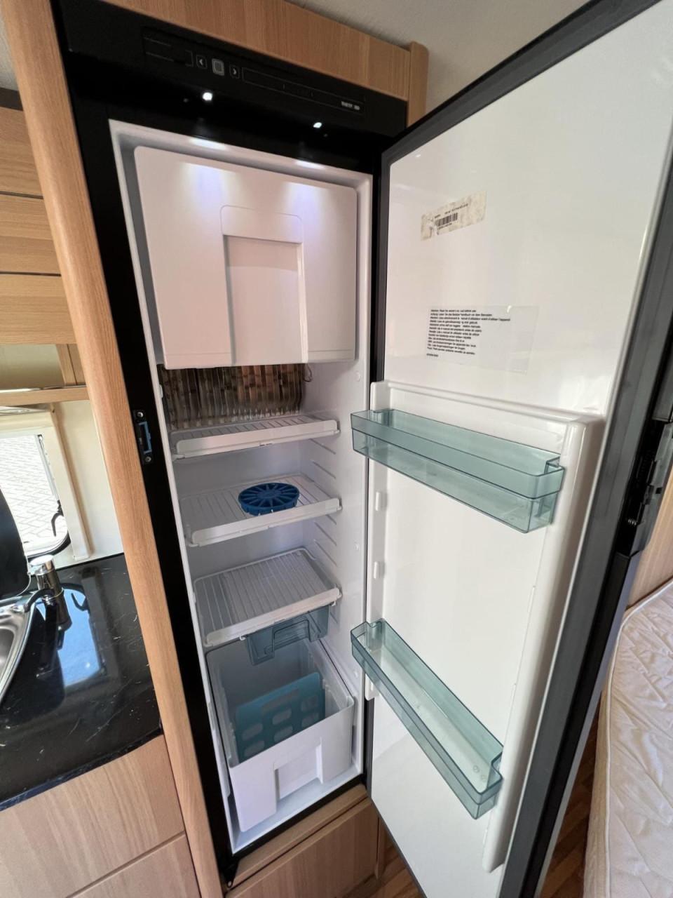 LMC Style 460D caravan, zeer compleet met mover, airco, voortent en luifel