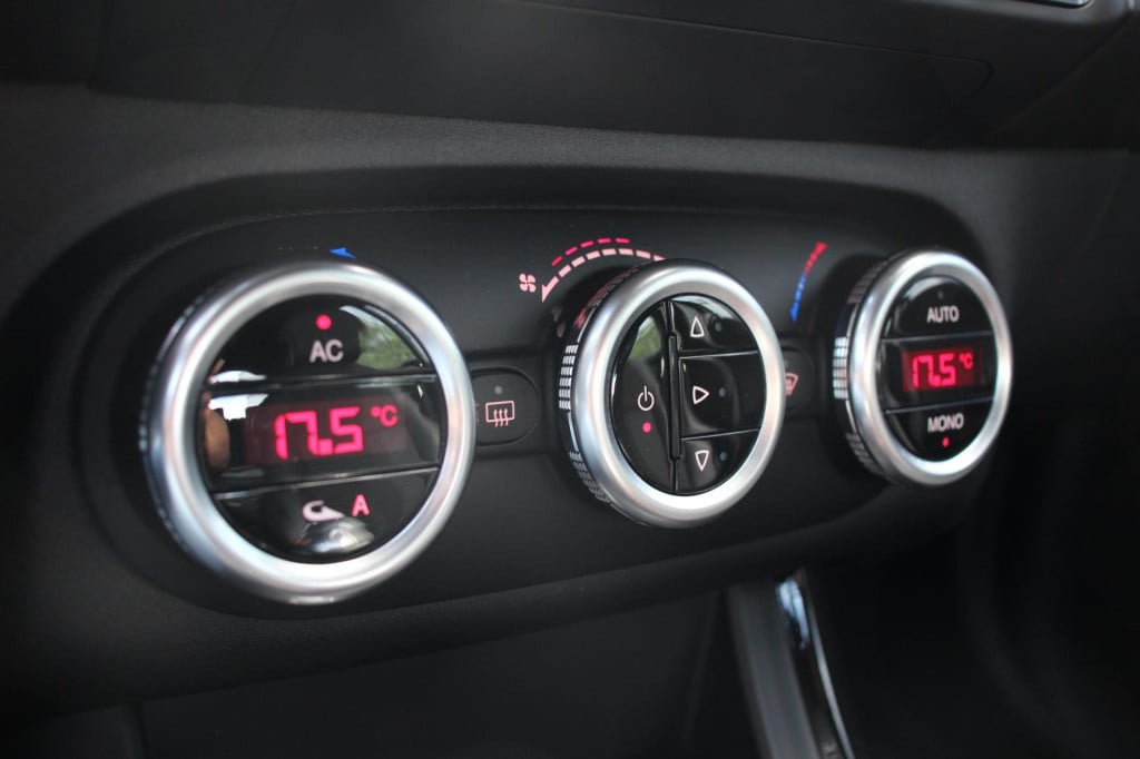 Alfa Romeo Giulietta 1.4 t turbo turismo - leder - cruise - clima - stoel v