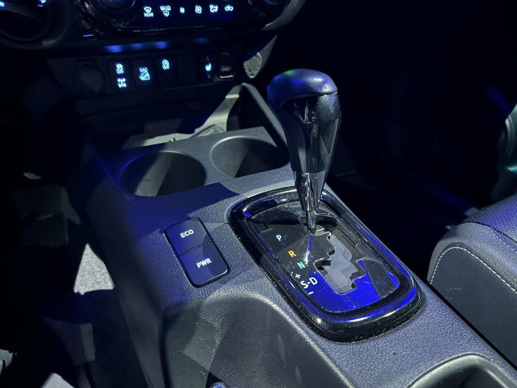 Toyota Hilux 2.8 d-4d xtra cab invincible *leer*camera*navi*carplay*