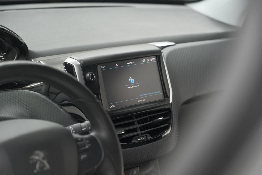 Peugeot 208 puretech 82 signature | parkeersensoren | apple carplay | navig