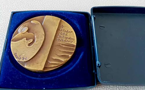 Zware bronzen gedenk medaille 1986 deltaplan