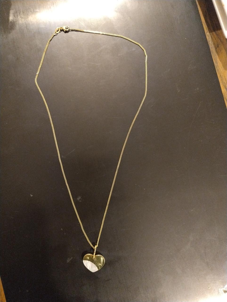 Gouden ketting met hartvormigehanger