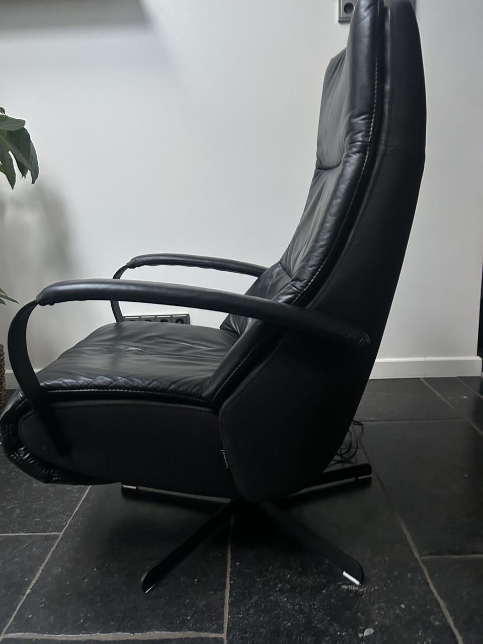 Prominent Humberto Tan relax fauteuil, izgs