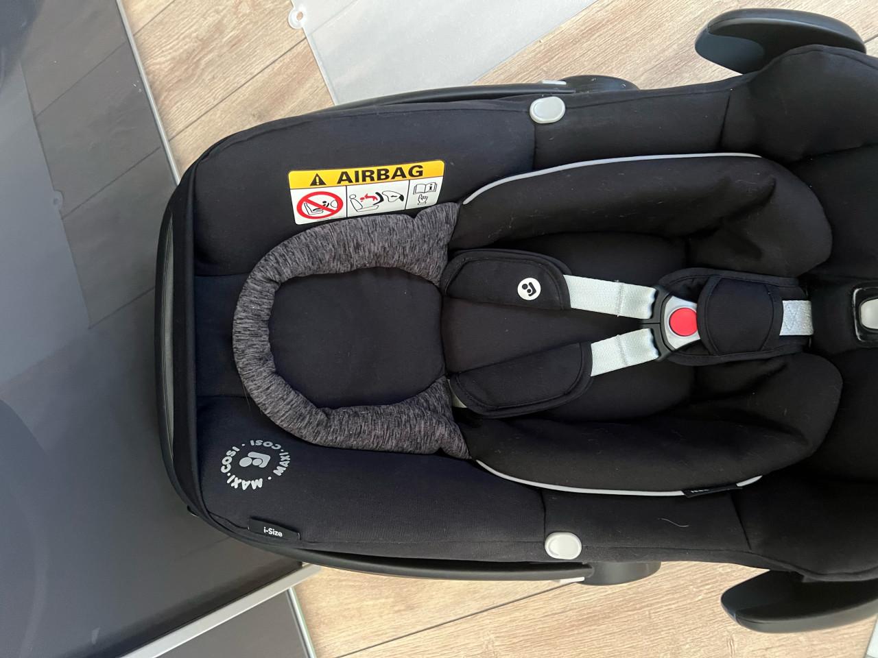 Maxi-Cosi Familyfix2 + Maxi-Cosi Rock Set