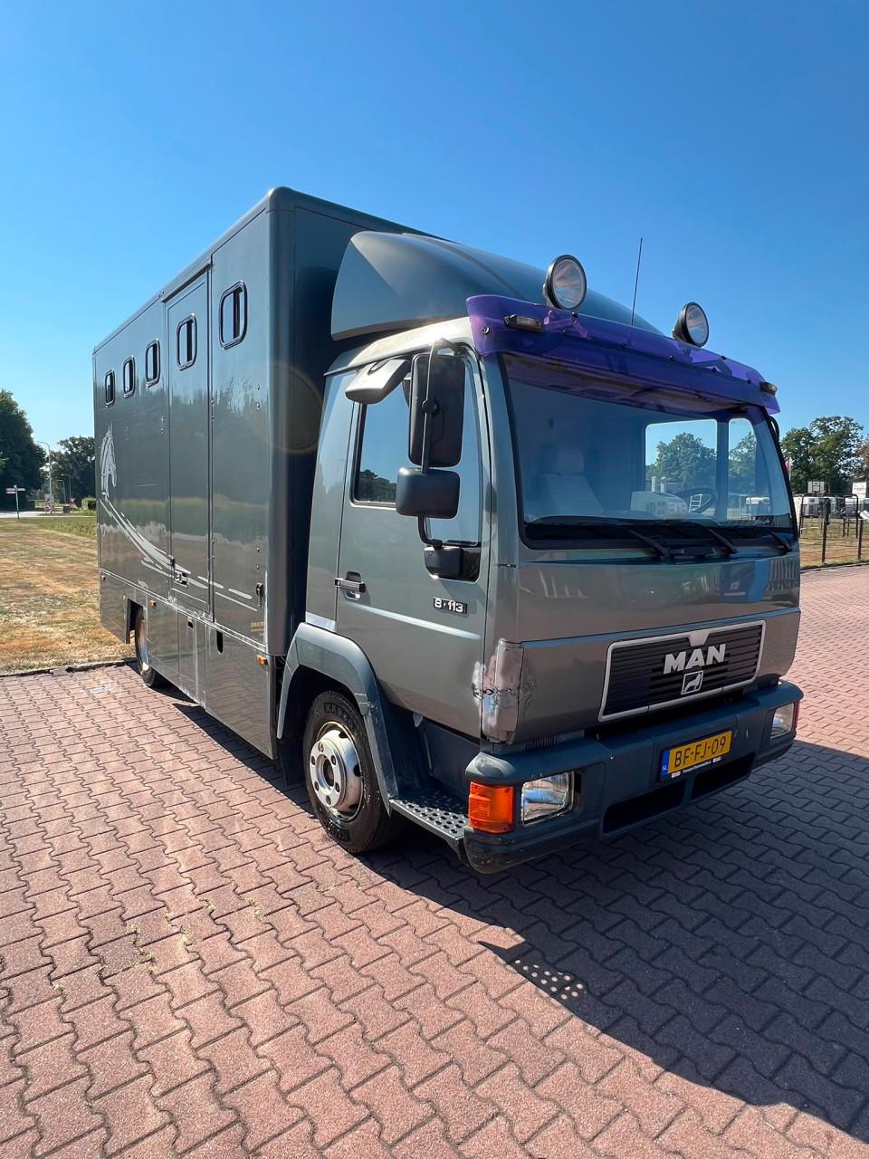 Man 3 a 4 paards vrachtwagen