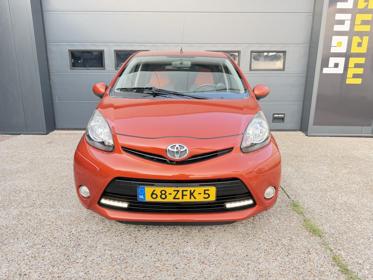 Toyota Aygo 1.0 12V Vvt-i 5DRS 2012 Dynamic Orange Airco Apk